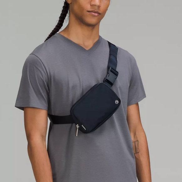 lululemon athletica Handbags - Lululemon Everywhere Belt Bag